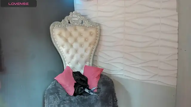 Layla 707 online show from 04-22-26, 04:08