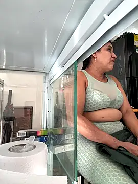 siri duque online show from 10-31-25, 08:32