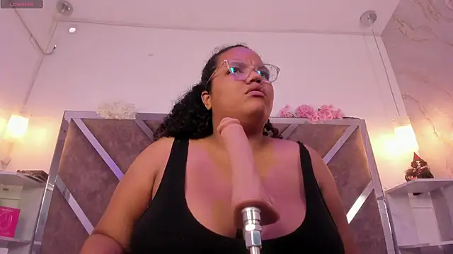 MhiaRey online show from 11-05-25, 01:44