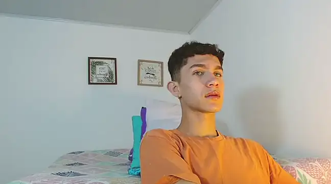 Noah tyler  online show from 12-10-24, 07:54