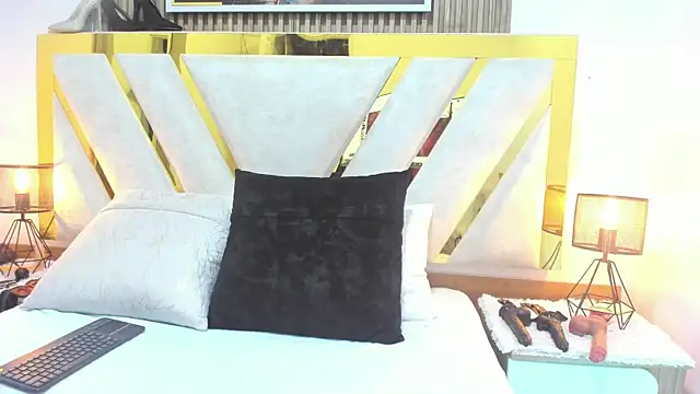 Slut Milf  online show from 11-15-25, 09:17