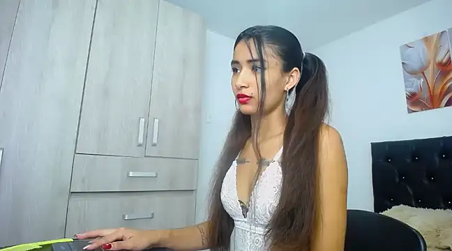 Snapshot of conni_f00x chatting on 01-04-25, 12:27 conni f00x online show from 01-04-25, 12:27