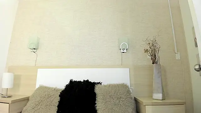 Snapshot of Mistyca chatting on 03-22-25, 11:21 Mistyca online show from 03-22-25, 11:21