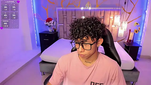 AkazaBoy  online show from 03-21-25, 04:28