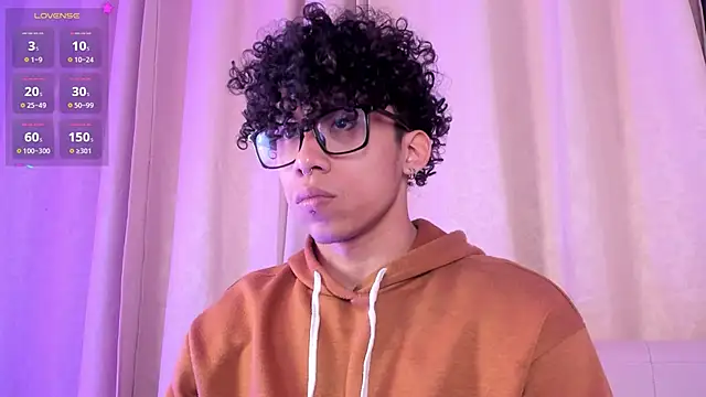 AkazaBoy  online show from 04-03-26, 05:05