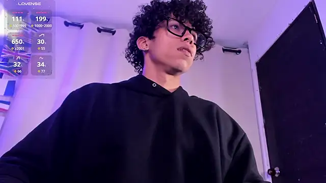 AkazaBoy  online show from 06-12-26, 08:30