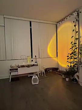 Snapshot of famous_indian_girl chatting on 03-02-26, 03:41 famous indian girl online show from 03-02-26, 03:41