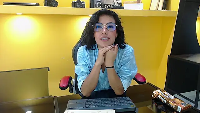 Snapshot of LeeThompson_ chatting on 12-19-24, 08:23 LeeThompson  online show from 12-19-24, 08:23