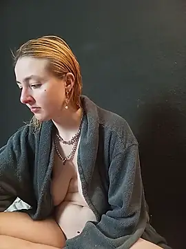 Snapshot of Sexy-Milf-Big chatting on 12-17-24, 10:11 Sexy-Milf-Big online show from 12-17-24, 10:11