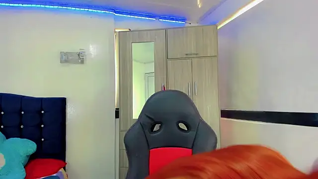 Hellen moons   online show from 09-26-25, 07:07