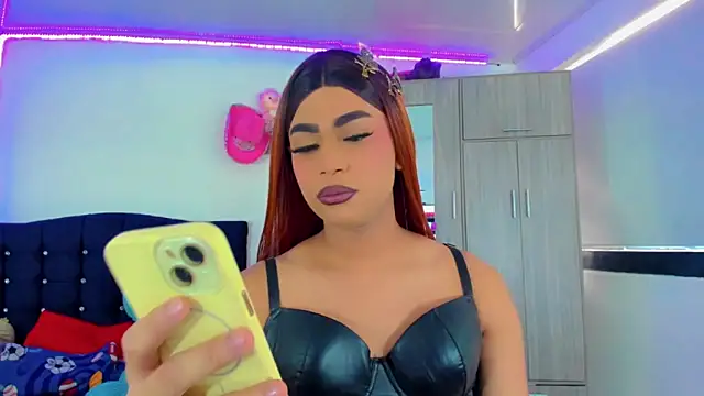 Hellen moons   online show from 10-20-25, 04:07