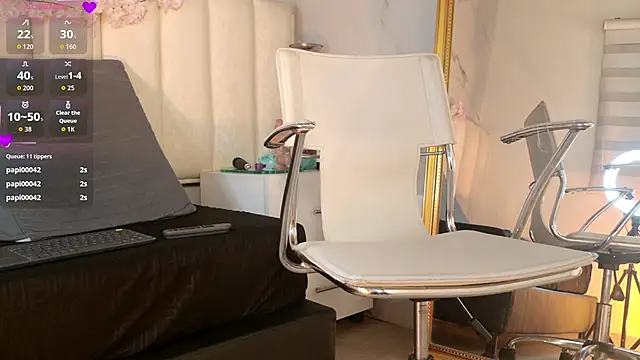 Snapshot of Mackenize chatting on 09-09-25, 11:15 Mackenize online show from 09-09-25, 11:15