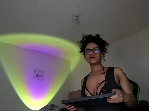 Ale xandra online show from 10-21-25, 02:45