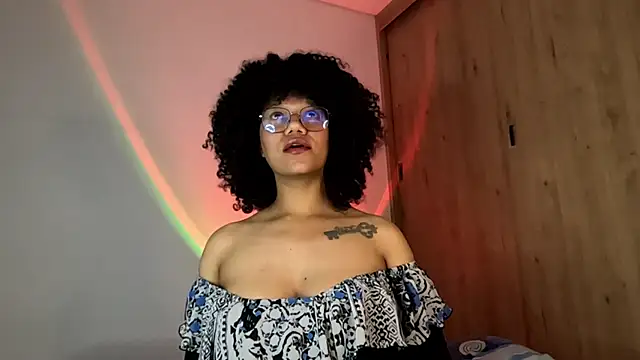 Snapshot of Ale_xandra chatting on 05-30-26, 10:40 Ale xandra online show from 05-30-26, 10:40