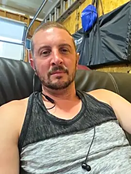 Snapshot of MrMechanic38 chatting on 06-21-26, 11:40 MrMechanic38 online show from 06-21-26, 11:40