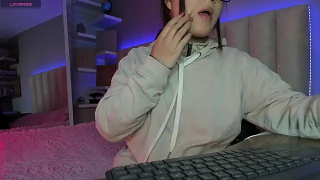 Megan mooree  online show from 03-19-25, 11:39