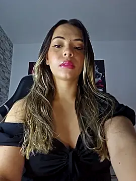Snapshot of Antonella2_m chatting on 10-17-25, 01:14 Antonella2 m online show from 10-17-25, 01:14