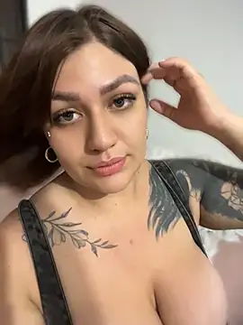 Snapshot of hannamour chatting on 05-05-26, 04:53 hannamour online show from 05-05-26, 04:53