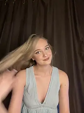 Snapshot of Alisa_Rise chatting on 01-25-25, 12:38 Alisa Rise online show from 01-25-25, 12:38