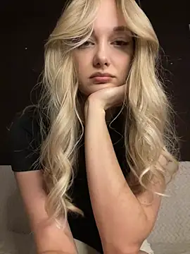 Snapshot of Alisa_Rise chatting on 02-08-25, 10:19 Alisa Rise online show from 02-08-25, 10:19