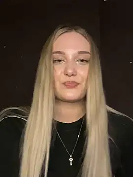 Snapshot of Alisa_Rise chatting on 02-14-25, 08:37 Alisa Rise online show from 02-14-25, 08:37