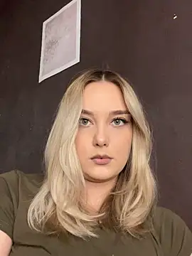 Snapshot of Alisa_Rise chatting on 10-11-25, 02:37 Alisa Rise online show from 10-11-25, 02:37