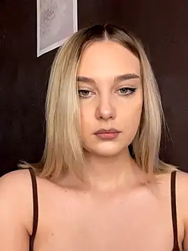 Snapshot of Alisa_Rise chatting on 11-09-25, 11:19 Alisa Rise online show from 11-09-25, 11:19