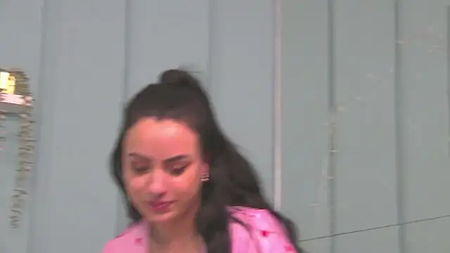 ElyzaIbarra online show from 03-08-25, 07:09