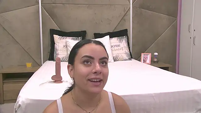 ElyzaIbarra online show from 10-14-25, 05:19