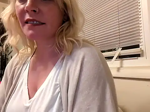 Snapshot of lexiwet23 chatting on 06-08-26, 08:58 lexiwet23 online show from 06-08-26, 08:58
