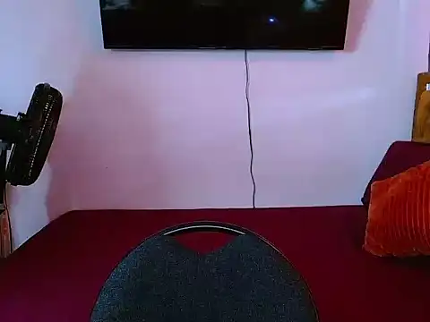 Snapshot of Velk_hot chatting on 06-15-26, 01:57 Velk hot online show from 06-15-26, 01:57