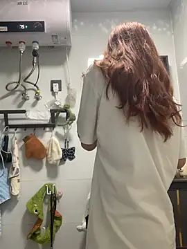 Snapshot of Aimeil chatting on 09-29-25, 03:28 Aimeil online show from 09-29-25, 03:28