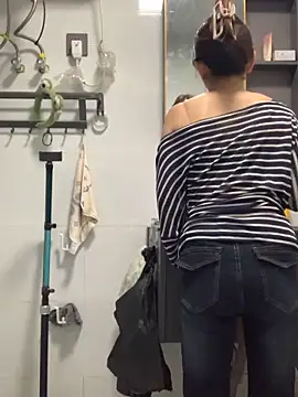 Snapshot of Aimeil chatting on 04-05-26, 01:19 Aimeil online show from 04-05-26, 01:19