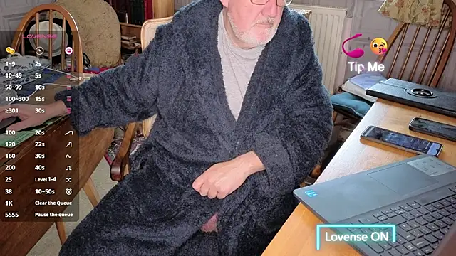 Adamdaddybear online show from 11-16-25, 09:37