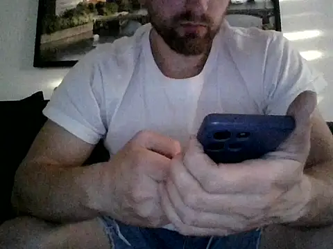 Snapshot of mikhael999 chatting on 05-03-26, 05:41 mikhael999 online show from 05-03-26, 05:41