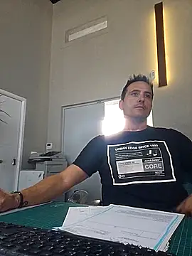 Snapshot of Lucas___81 chatting on 10-18-25, 09:32 Lucas   81 online show from 10-18-25, 09:32