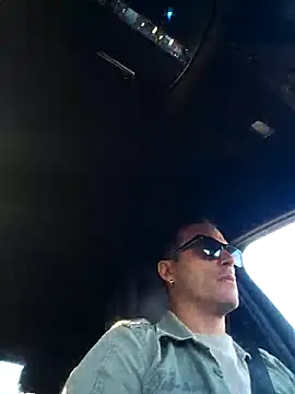 Snapshot of Lucas___81 chatting on 10-24-25, 08:00 Lucas   81 online show from 10-24-25, 08:00