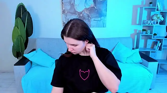 Snapshot of BonneyLove chatting on 01-21-25, 10:41 BonneyLove online show from 01-21-25, 10:41