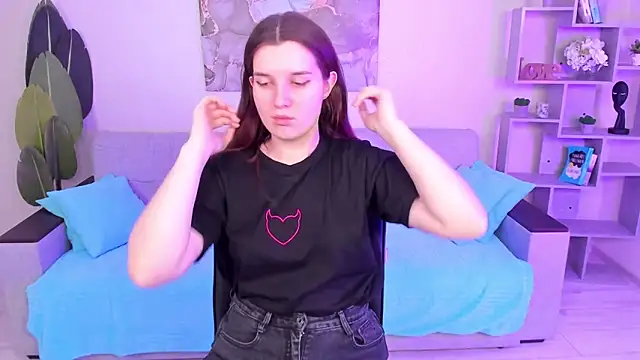 Snapshot of BonneyLove chatting on 02-13-25, 09:38 BonneyLove online show from 02-13-25, 09:38