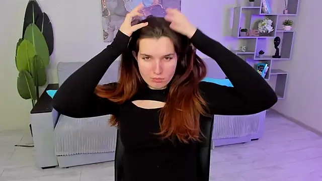 Snapshot of BonneyLove chatting on 03-17-25, 05:49 BonneyLove online show from 03-17-25, 05:49