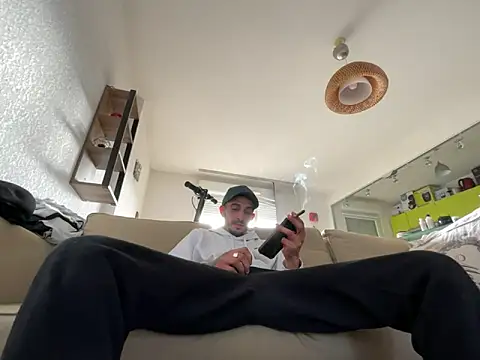 Rebeu313 online show from 02-14-25, 02:33