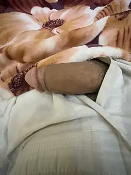 Snapshot of hamed-697 chatting on 03-06-25, 10:36 hamed-697 online show from 03-06-25, 10:36