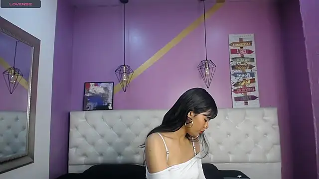 Snapshot of MadameDamn chatting on 12-14-24, 12:12 MadameDamn online show from 12-14-24, 12:12