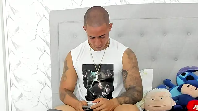 Snapshot of luigiferrara chatting on 03-19-25, 01:10 luigiferrara online show from 03-19-25, 01:10