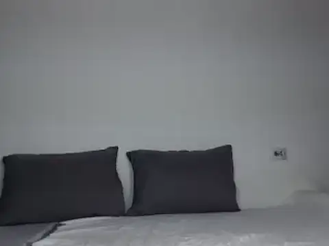 Snapshot of JunneWers chatting on 03-08-25, 12:52 JunneWers online show from 03-08-25, 12:52