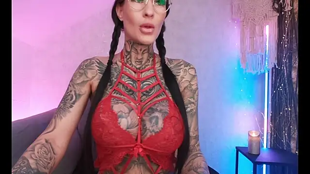Snapshot of MeganWitch chatting on 01-24-25, 06:14 MeganWitch online show from 01-24-25, 06:14
