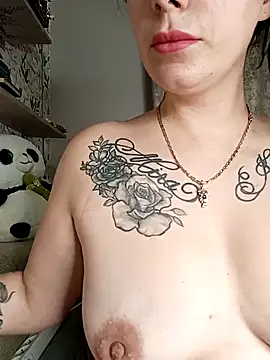 Lola Hale online show from 10-26-25, 05:52