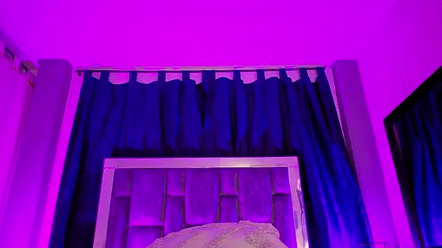 Mia Oxford online show from 01-18-26, 02:32