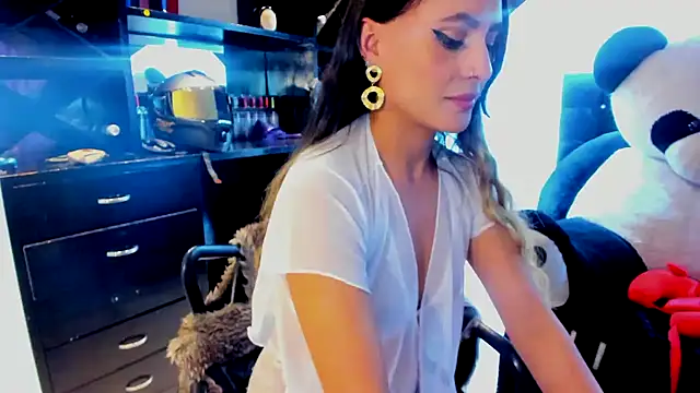 Coral Gibson online show from 02-01-25, 06:19