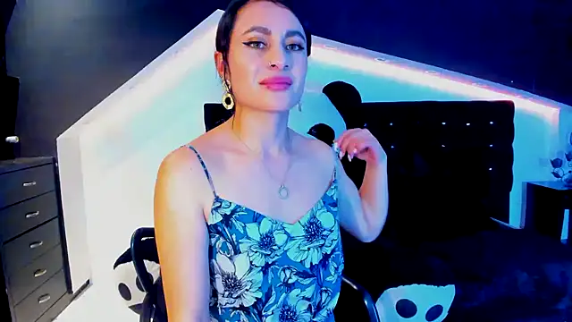 Coral Gibson online show from 02-03-25, 06:17